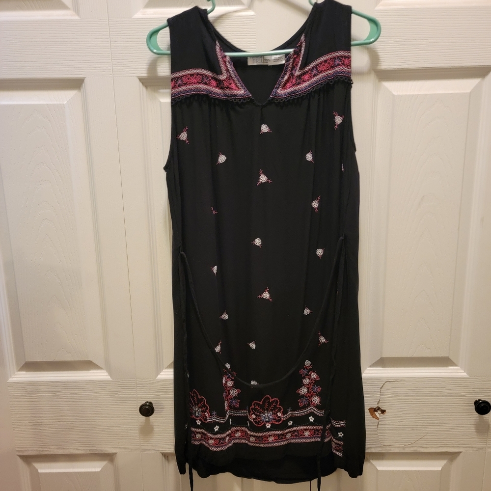 Time and Tru Black w/embroidery Design Size‎ L